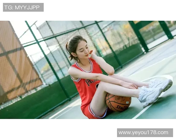篮球明星与女孩的甜蜜合影瞬间记录青春梦想与偶像的美好时光